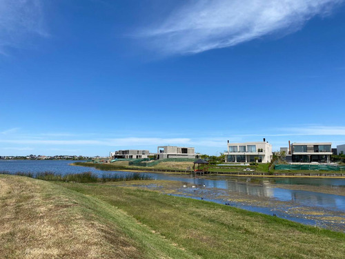 Terreno En Venta A La Laguna  - Barrio Costas - Puertos