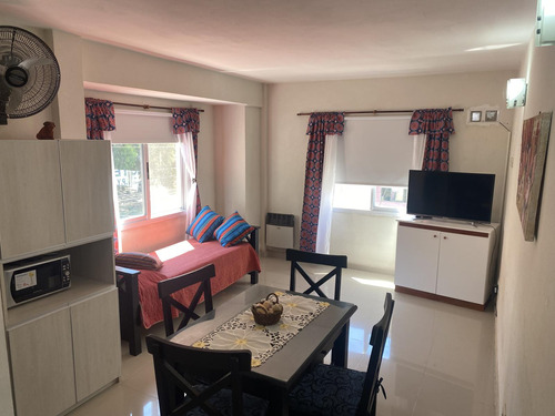 Departamento En Venta En Centro De Mar De Ajó De Dos Ambientes Con Gas Natural A Dos Cuadras Del Mar