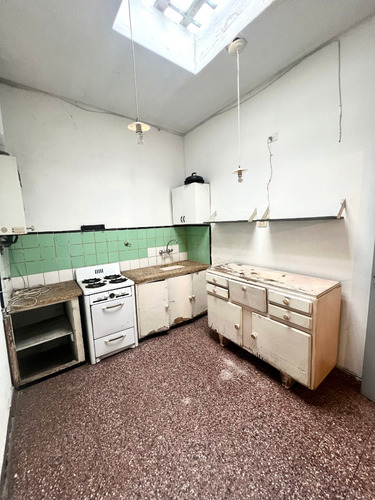 Vendo 3 Ambientes A Reciclar. Al Frente C/ Balcón Y Terraza Propia. Escucho Ofertas!