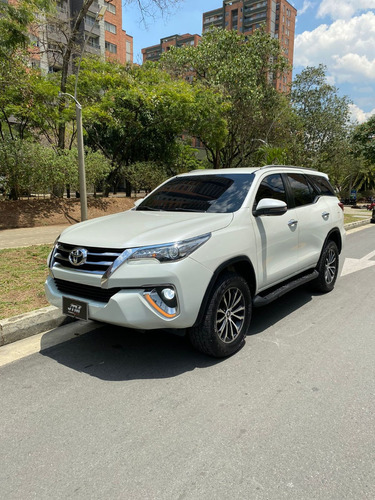 Toyota Fortuner 2.7l Mid