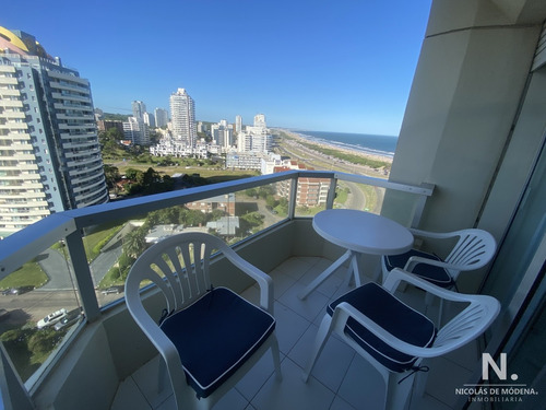 Vende Apartamento De 2 Dormitorios En Apartamento En Brava - Punta Del Este.