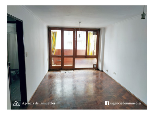 Vendo: Departamento Semipiso 2 Dormitorios Externo Con Balcon / Centrico