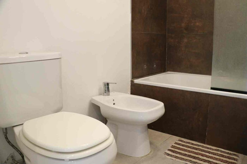 Departamento En Lagoon Pilar Con Cochera Y Jardin