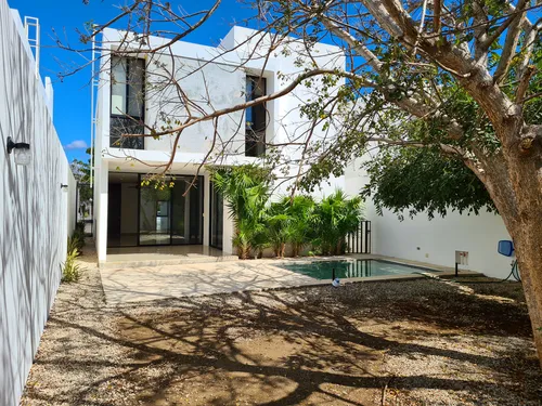Casa En Renta De 3 Recámaras Y Piscina En Privada San José Tulipanes