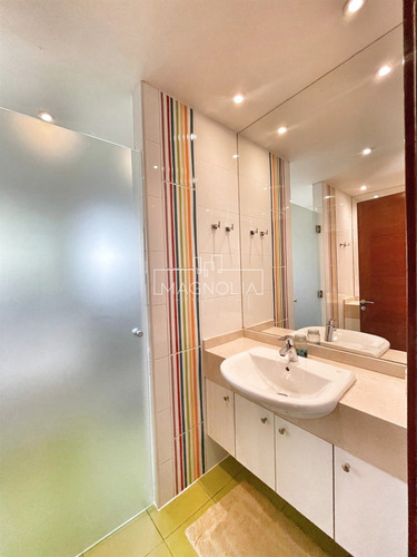 Casa En Venta De 5 Dorm. 4 Baños Mas Serv. En Piedra Roja