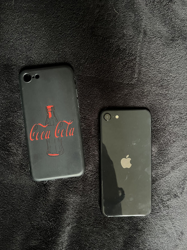 iPhone SE 2 Generación 64 Gigas Color Negro En Buenas Condiciones Todo Funciona Entrego Con Cable De Carga (Usado)
