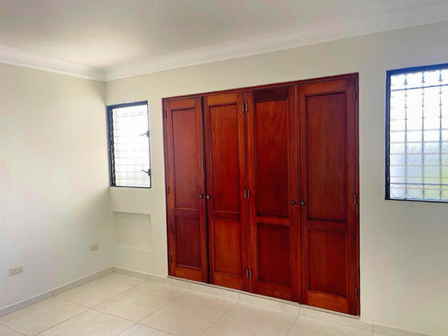 Apartamento Clásico Tipo Penthouse En Gazcue
