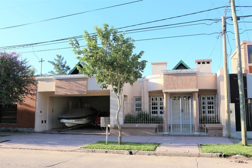 Imagen 3 de 30 de Se Vende Casa Centro De Reconquista