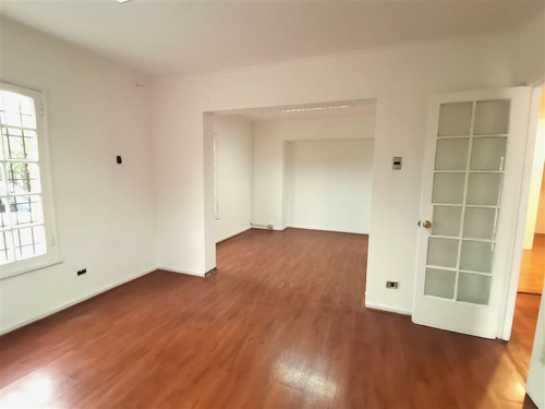 Casa En Arriendo De 7 Dorm. En Providencia