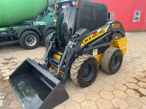 Imagem 2 de 10 de Mini Carregadeira New Holland 2018 L220b Cabinada