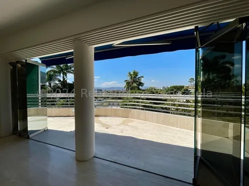 Agp Majestuoso Apartamento Con Hermoso Ventanales Y Terraza Cómoda En Venta En Los Palos Grandes 24-20072 Ys