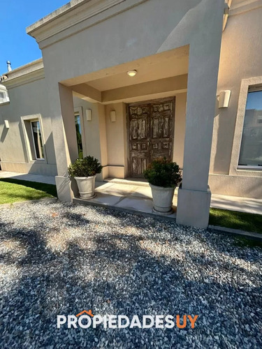 Casa En Barrio Privado, 4 Dormitorios Con Piscina Climatizada