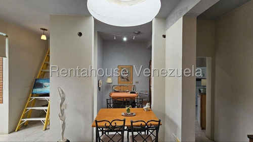 En Venta Hermosa Casa En Excelente Ubicación En Los Samanes 25-17999