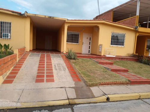 Venta Casa En Urbanización Tierra Del Sol San Joaquín Yany