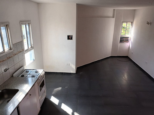 Departamento 69 Y 14 Frente, Dormitorio,  Acceso Exclusivo Desde La Calle, Terraza Propia