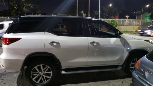 Toyota Sw4 2.8 Srx 177cv 4x4 7as At 2019