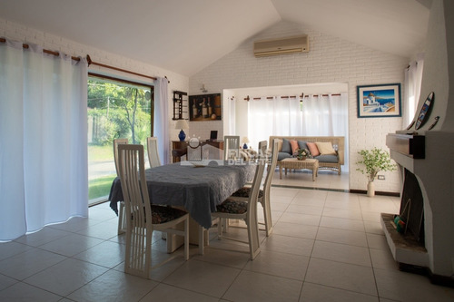 Casa En Jardines De Córdoba!- Ref: 303