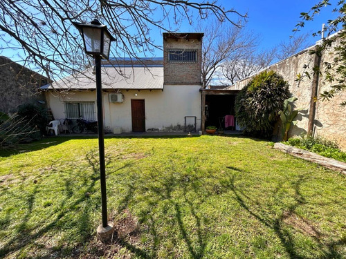 Venta/permuta Casa Dos Dormitorios Fisherton Con Jardin Y Co