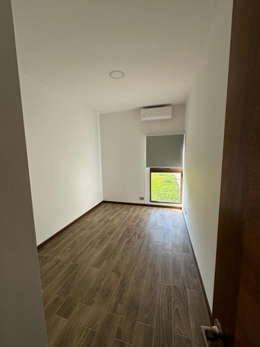 Amplia Y Moderna Casa 4d Y 3b En 5000 M2