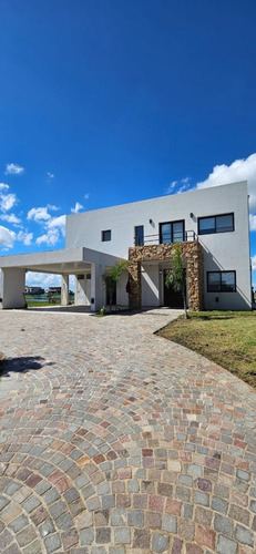 Casa En Venta - A La Laguna - Riberas - Puertos/escobar