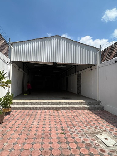 Se Vende Salón De Fiestas , En