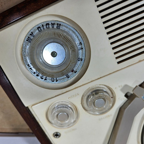 Rádio Vitrola Telestero Falta Agulha Sem Garantias Funcionar (Usado)