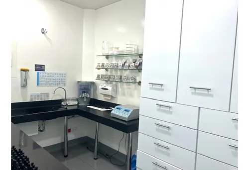 Vendo Consultorio Global Medical Center Santa Barbara -7-