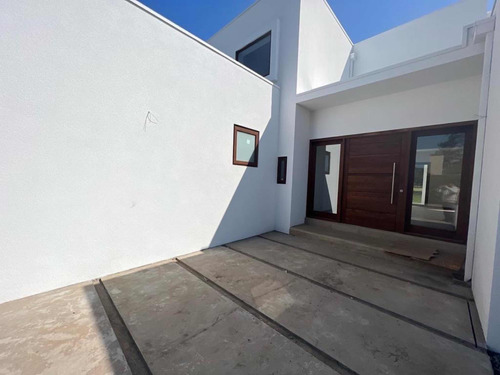 Se Vende Nueva Casa Mediterránea En Club De Golf Los Lirios