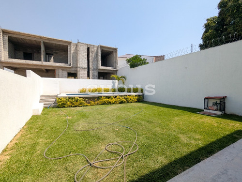 Casa Con Alberca En Venta En Fraccionamiento En Oaxtepec, Morelos