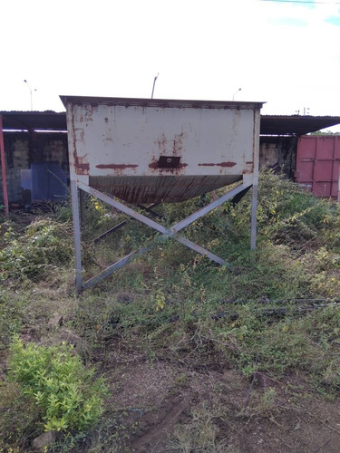 Imagen 2 de 9 de Tolvas Y Mezclador Para Planta De Pego.