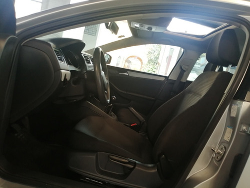 Imagen 7 de 10 de Vw Jetta Trendline Std. 2015