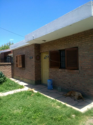 Imagen 2 de 12 de Casa Y Departamento En Barrio Balumba