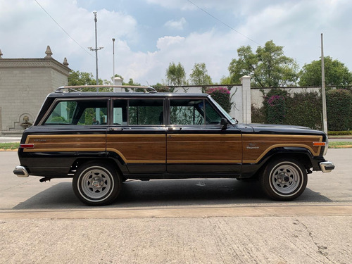 Jeep Grand Wagoneer