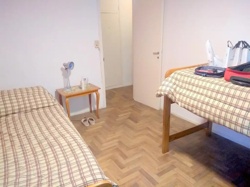 Amplio Departamento De 3 Ambientes Con Balcón Al Frente