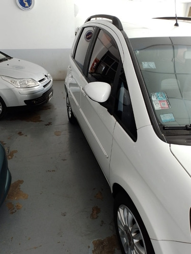 Imagen 2 de 12 de Fiat Idea Essence 1.6 16v
