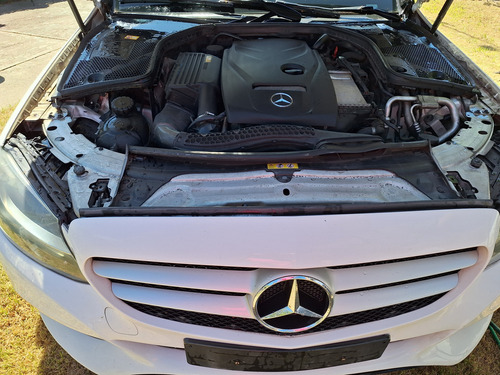 Mercedes Benz Familiar C180