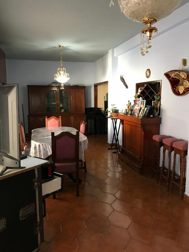 Imagen 3 de 14 de Casa - Venta - La Tablada - 4 Ambientes Con Garaje