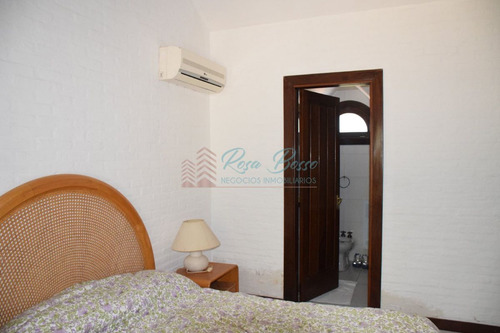 Imagen 21 de 30 de Hermosa Propiedad Con Gran Jardin En Zona Residencial