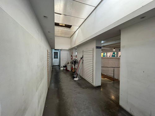 Imagen 7 de 14 de Excelente Local Comercial En Arenal Grande, 100 M2 De Salón, 80 M2 De Deposito 7 Mts De Frente, Gran Visibilidad!!