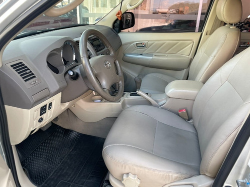 Imagem 8 de 10 de Toyota Hilux