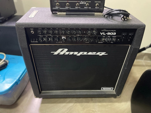 Amplificador Ampeg Vl503 Con Footswitch  3 Canales 75 Watts