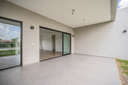 Casa A Estrenar De 4 Ambientes Con Pileta En Horizontes Al Sur Canning