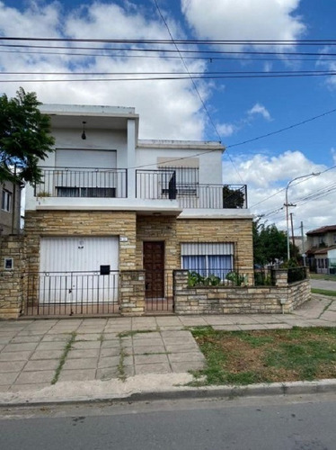 Permuta - Casa De 4 Ambientes En Venta - Moron Sur