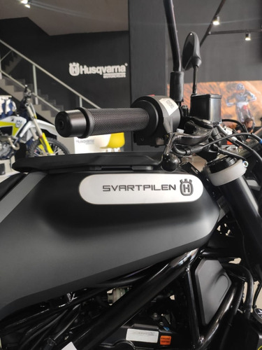 Husqvarna Svartpilen 200 2021