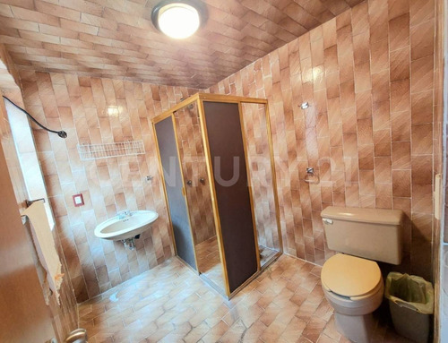 Imagen 6 de 19 de Casa En Venta De 3 Niveles Con Roof Garden, Cerca De Monte Maria