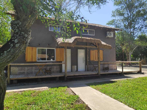 Imagen 8 de 13 de Promo Enero ,complejo De Cabañas En Gualeguaychuduplex. Aparts Piscinas, Estacionamiento,parrillas Juegos, A 30 Metros Del Rio