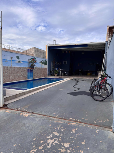 Edícula Com Piscina ,2 Banheiros E Área De Churrasqueira
