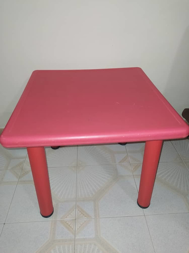 Mesa Infantil Con Dos Silla Plásticas Resistente