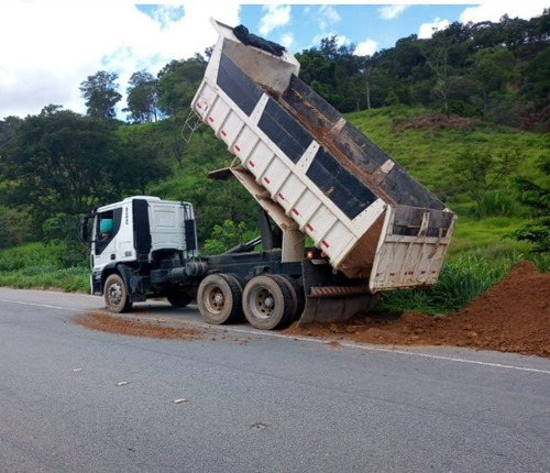 Imagem 3 de 5 de Caminhão Caçamba Iveco Tector 240e25s Ano 2011, Truck