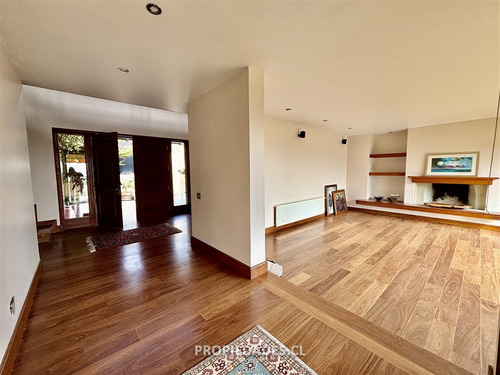 Casa En Venta De 5 Dorm. En Lo Barnechea